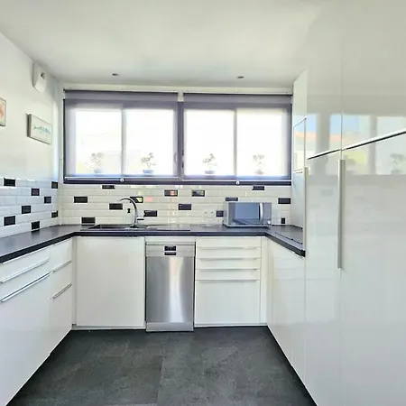 3star 1950s House, 3 Bedrooms, 6 People, Walk To Center Holiday home Royan