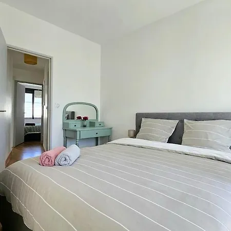 Holiday home 3star 1950s House, 3 Bedrooms, 6 People, Walk To Center Royan