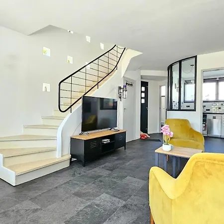 3star 1950s House, 3 Bedrooms, 6 People, Walk To Center Holiday home Royan