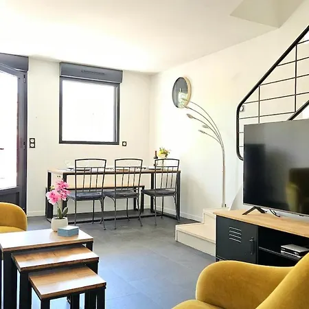 3star 1950s House, 3 Bedrooms, 6 People, Walk To Center Holiday home