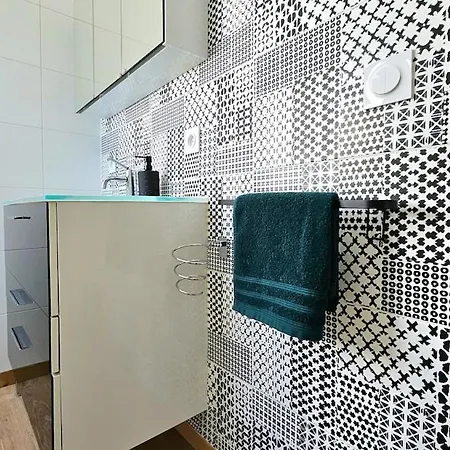 Holiday home 3star 1950s House, 3 Bedrooms, 6 People, Walk To Center Royan