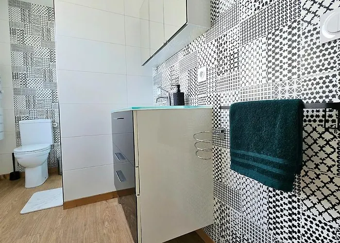 3star 1950s House, 3 Bedrooms, 6 People, Walk To Center Royan