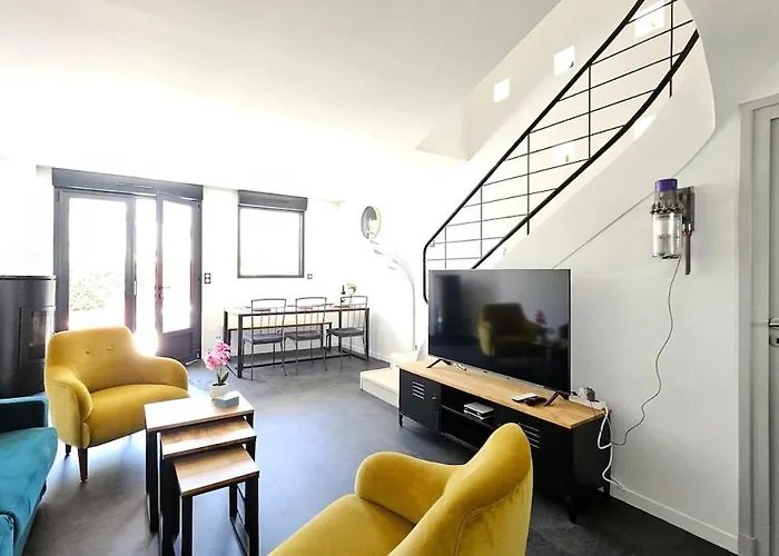 Будинок відпочинку 3star 1950s House, 3 Bedrooms, 6 People, Walk To Center Руаян