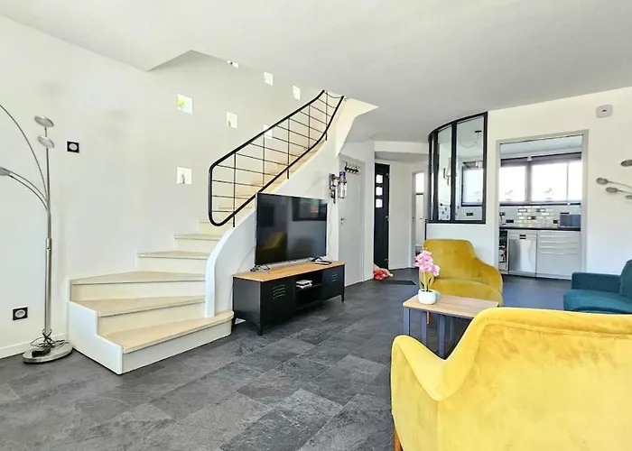 3star 1950s House, 3 Bedrooms, 6 People, Walk To Center Будинок відпочинку Руаян