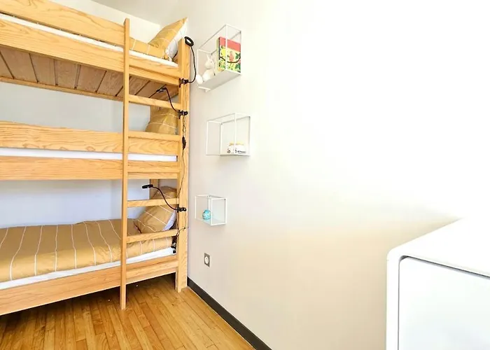 3star 1950s House, 3 Bedrooms, 6 People, Walk To Center Руаян